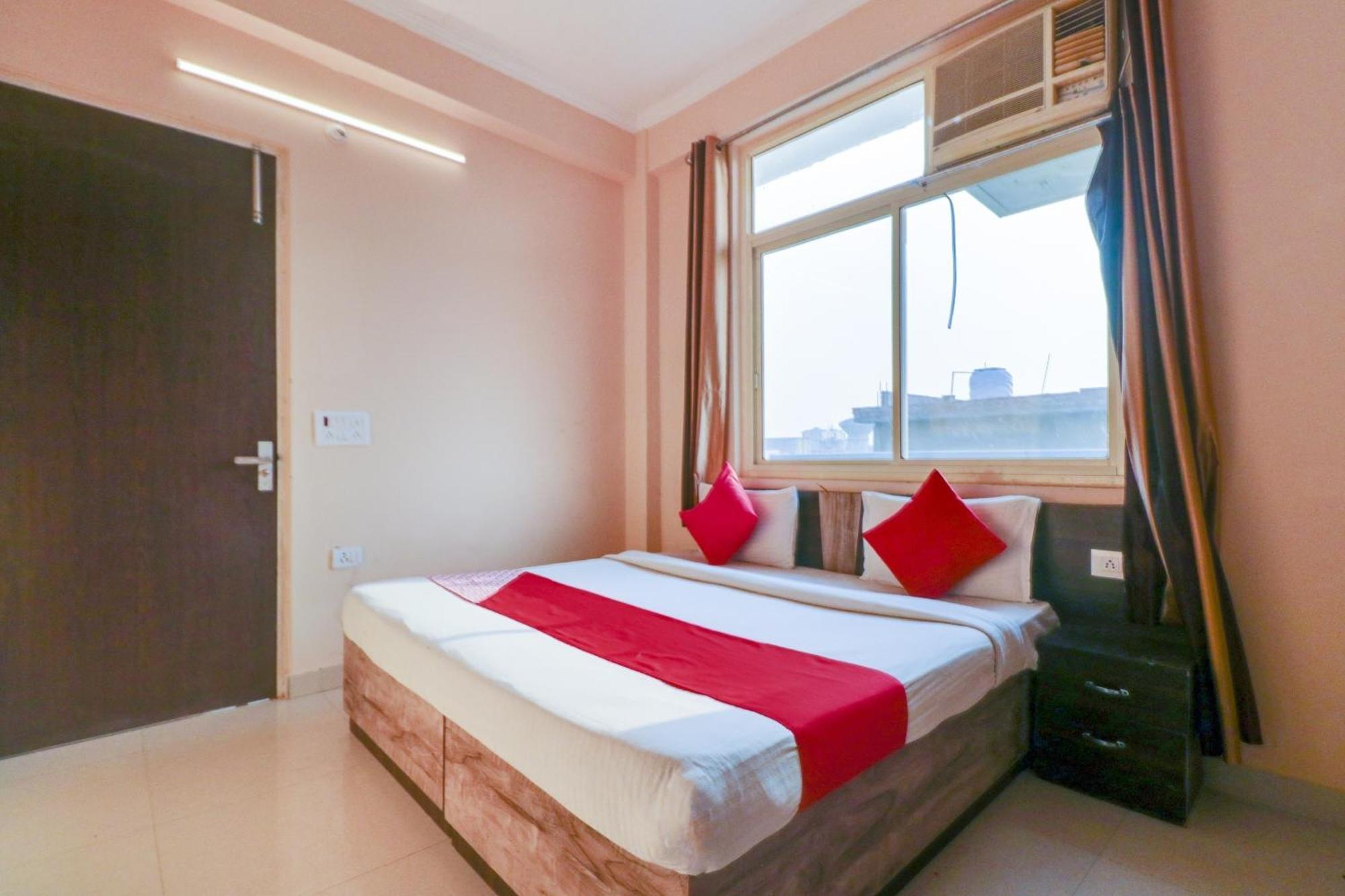 Oyo Flagship 75440 Relax Inn Greater Noida Extérieur photo