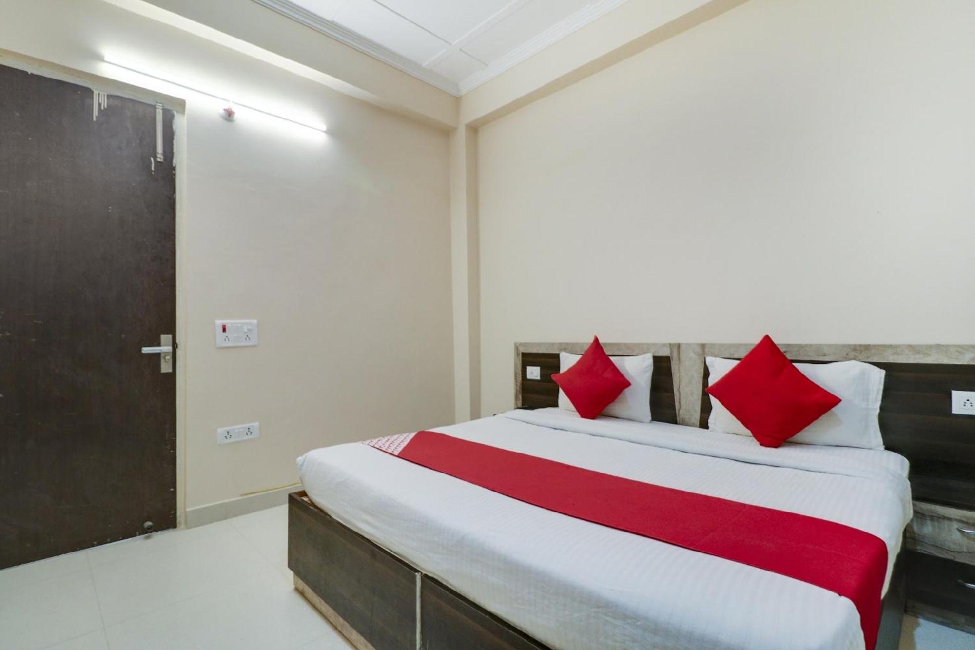 Oyo Flagship 75440 Relax Inn Greater Noida Extérieur photo